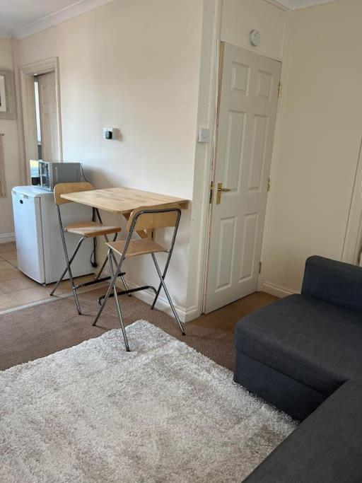 1 Bedroom Flat Sleeps 4 In Abingdon Oxfordshire Экстерьер фото